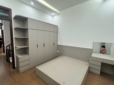 Bé ba bán gấp 61m2, nhỉnh 8 tỷ, 3t dân xây, full nội thất, phố thượng thanh 3