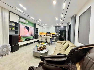 Nhà đẹp ngọc lâm, gara, 7 tầng thang máy, mặt tiền 9m, ngõ nông, gần ôtô tránh 0