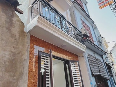 Bán nhà phúc lợi 30m    5 tầng   nhà mới   long biên 0