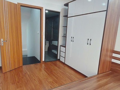 Bán nhà phúc lợi 30m    5 tầng   nhà mới   long biên 3