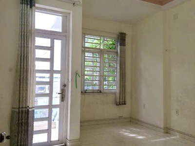 Nhà linh đông, 65m2, 2 tầng btct, hoàn công, ô tô đổ cổng chỉ nhỉnh 5 tỷ 4