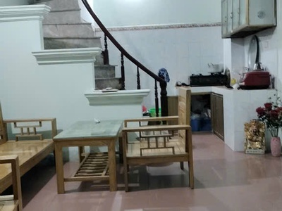 Cho thuê nhà ngõ đền lừ 30m 4 tầng, 2pn 3vs 8tr/tháng. 3