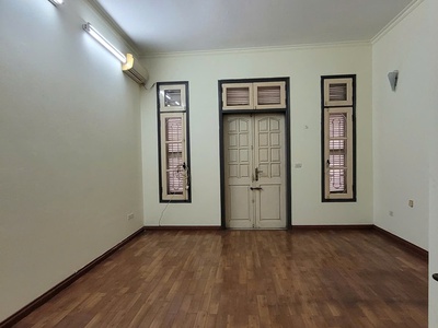 Cho thuê mp nguyễn bá khoản 85m 4,5 tầng, mt 5m, 4pn 4vs. 35tr/tháng 3