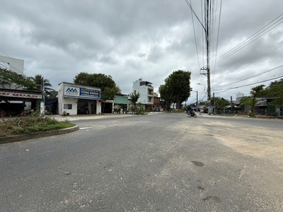 Chỉ tính bằng giá đất tặng mặt bằng kinh doanh và 4 nhà trọ căn góc 2 mặt tiền đường rộng gần biển 2