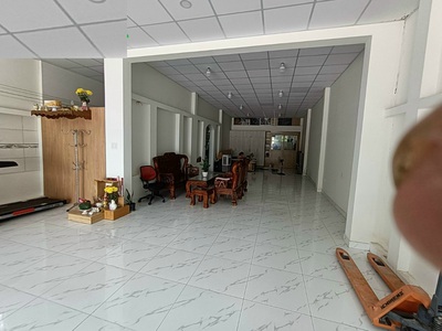 Cho thuê nhà kho hơn 400M    3 tầng   MT Nguyễn Chánh   giá chỉ 30 triệu 0