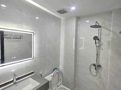 Hiếm   nhà 5 tầng nguyễn văn cừ   vài bước ra phố   ngõ ô tô đỗ   có bãi xe   mt 4m   40m    giá 3