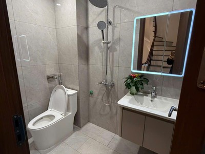 Hiếm   nhà 5 tầng nguyễn văn cừ   ngõ thông ô tô đỗ cổng   mt 4.1m   35m    giá 8,x tỷ 3