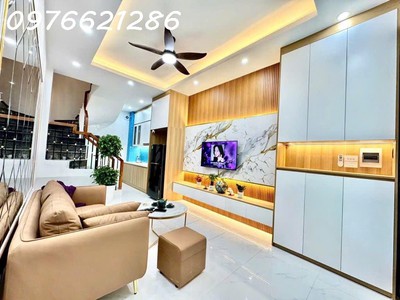 Hàng hiếm bán nhà việt hưng long biên khu đáng sống dt 40m mt 4m giá 8.x tỷ 0