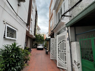 Bán nhà 3,5 tầng ô tô đỗ cửa phụng pháp văn cao ngô quyền 0
