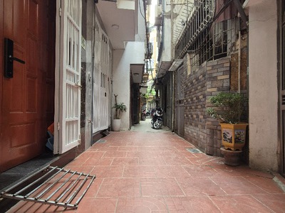  minh khai  45m   5 tầng  6 phòng khép kín  ngõ nông, gần phố  giá: 9,5 tỷ  sổ đỏ sẵn sàng 0