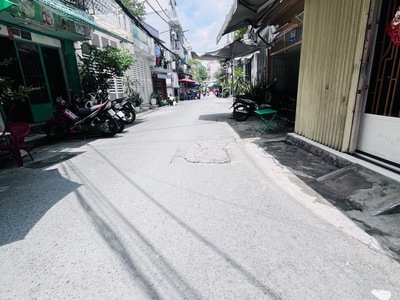  h.iếm nguyễn thị thập   quận 7   b.án đất tặng nhà 80,2m    hxt cách ba bước chân   chỉ 4xx tỷ 3