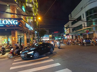  h.iếm nguyễn thị thập   quận 7   b.án đất tặng nhà 80,2m    hxt cách ba bước chân   chỉ 4xx tỷ 2