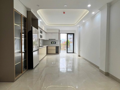 Nhà mới phố trần quốc hoàn 40m 7t nhỉnh 21 tỷ- ô tô vào nhà- thang máy-trước nhà rộng thoáng 2