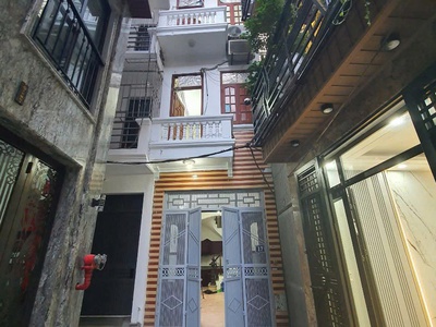 Cho thuê nhà ngõ hoà bình 7, 30m  x 4 tầng, 3 ngủ, 9 triệu 0