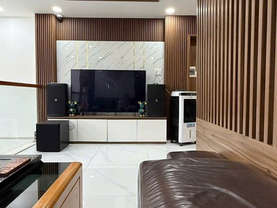 Đường sư vạn hạnh q10 - dt: 11x22m  214m2 , kc: 7 tầng, thang máy 3