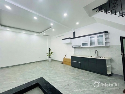 Bán nhà đội cấn 45m x5 tầng mt 6m 10,6 tỷ sát phố,ngõ ô tô dừng đỗ 0