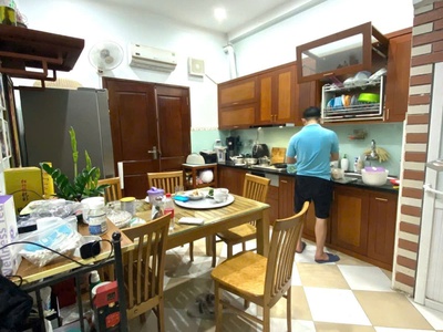 Bán nhà 6 tầng dân xây  cầu giấy   gần ô tô    ngõ68  quận ủy   dân trí cao   9.7 tỷ 2