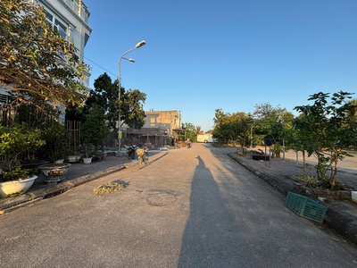 Bán đất TDC Tràng Cát dt 83,93m2 đường 12m đối diện bãi đỗ xe, hướng Đông Nam mát giá chỉ 46,5tr/m2. 2