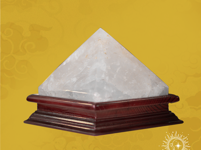 Tại sao nên đặt Kim Tự Tháp Thạch Anh Trắng tại góc làm việc hoặc phòng thiền 0