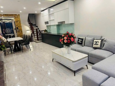 Nhỉnh 11 tỷ, nhà 6 tầng 45m2 phố thạch bàn full nội thất, ô tô vào nhà 2