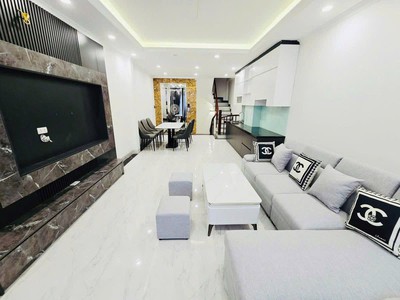 Nhỉnh 11 tỷ, nhà 6 tầng 45m2 phố nguyễn văn linh, full nội thất, ô tô vào nhà 1