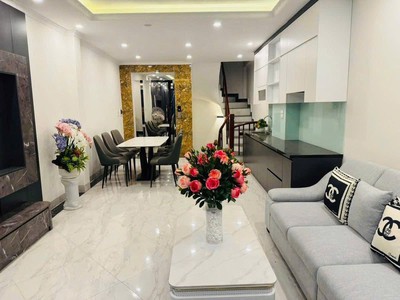 Nhỉnh 11 tỷ, nhà 6 tầng 45m2 phố nguyễn văn linh, full nội thất, ô tô vào nhà 0