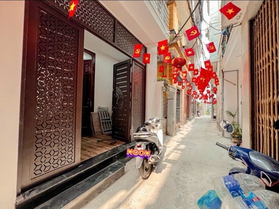 Báncăn nhà mới ô tô đỗ cổng, 50  met   4 tầng. nhỉnh 10 tỷ   gần lê văn lương kéo dài lh 0972 078 1