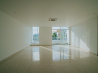 Cho thuê sàn văn phòng T2 80m2 giá 8tr tại KĐT Waterfront 2