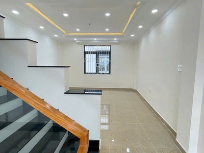 Nhà quốc lộ 13, 60m2 x 4 tầng btct, hoàn công, ô tô vào nhà, 7 tỷ nhỉnh còn tl 2