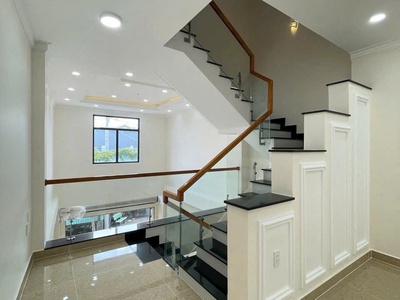 Nhà quốc lộ 13, 60m2 x 4 tầng btct, hoàn công, ô tô vào nhà, 7 tỷ nhỉnh còn tl 3