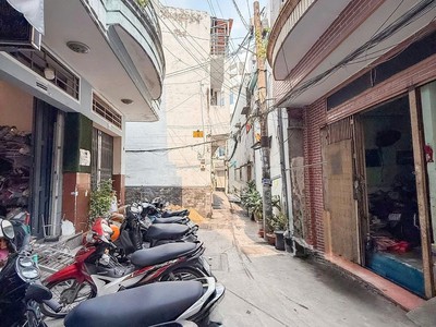 Bán nhà quận 10, cmt8 cách 100m, 60m sd, 4 tầng 3pn nhà mới, nhỉnh3 tỷ 0