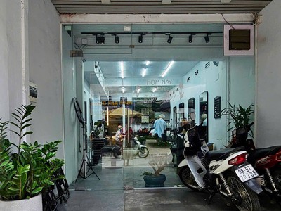 Bán nhà 2 tầng mặt phố Đoàn Thị Điểm, Đống Đa, tiện kinh doanh 65m2 giá 40 tỷ 2