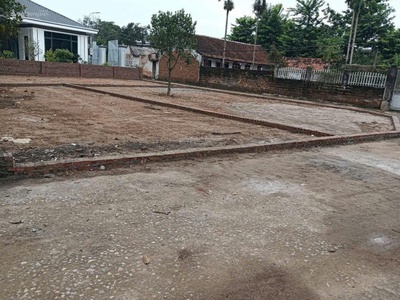 Nhà em tách 3 mảnh bán 1 mảnh 100m2 giá 1.7 tỷ, gần trường c1,2, chợ đông đúc 3