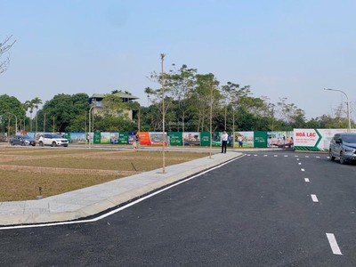 Bán đất nền hoà lạc - đh quốc gia 100m  full thổ cư, mặt tiền 8m, đường trước 20m, giá 3 tỷ. 1