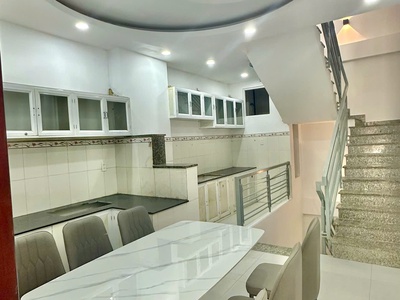 Giá chỉ 6.9 tỷ bán nhà 4x16m, 5 tầng hxh phú thọ hòa, gần lũy bán bích 4