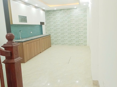 Cậu em cần bán nhà mặt đường giải phóng  chỉ cách 3 lô  33m2 5tầng mt3,3 dài 10m 2