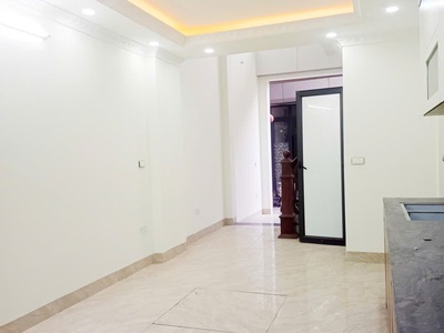 Cậu em cần bán nhà mặt đường giải phóng  chỉ cách 3 lô  33m2 5tầng mt3,3 dài 10m 3