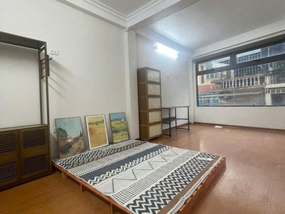 Chính chủ bán- mặt phố yên lạc, quận hai bà trưng, nhà đẹp 34m2, 4.5 tầng, mặt tiền 5.5m -kd sầm uất 4