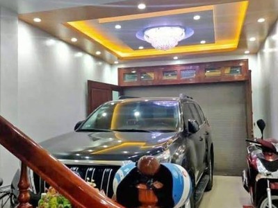 Cực đẹp, bán nhà phố giảng võ, ô tô vào nhà, thang máy, chỉ 16 tỷ 2