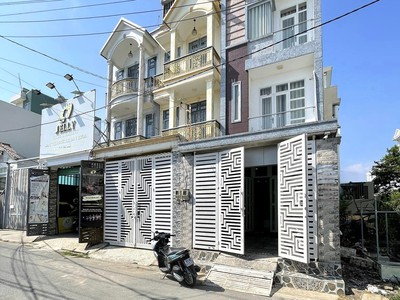 Bán nhà hẻm xe hơi 7m đường quốc lộ 13 64m2 4 tầng đúc btct ngay khu hồng long nhỉnh 7 tỷ 0