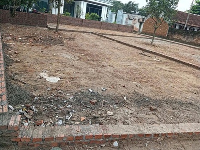 Nhà em tách 3 mảnh bán 1 mảnh 100m2 giá 1.7 tỷ, gần trường c1,2, chợ đông đúc 2