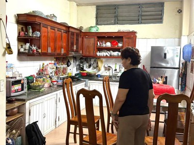 Bán nhà hoàng hoa thám 46m2.  5 tầng. mặt tiền 3.5m. giá  12 tỷ ba đình hà nội 1