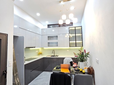 Bán nhà ngọc khánh 33m2. 4 tầng. mặt tiền 3.1m. giá 9.9 tỷ ba đình hà nội 2