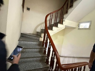 Bán nhà hoàng hoa thám 46m2.  5 tầng. mặt tiền 3.5m. giá  12 tỷ ba đình hà nội 4