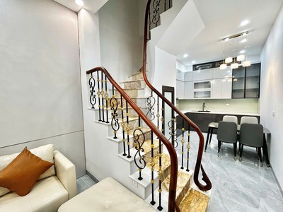 Bán nhà ngọc khánh 33m2. 4 tầng. mặt tiền 3.1m. giá 9.9 tỷ ba đình hà nội 4