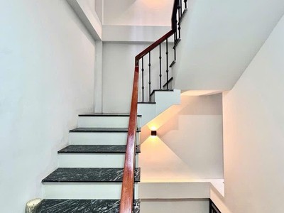 Bán nhà dương văn bé 42m2. 5 tầng. mặt tiền 5m. giá 9.5 tỷ hai bà trưng hà nội 1