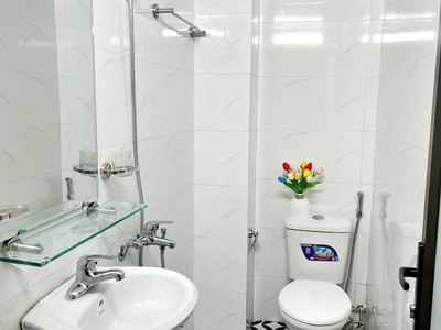 Bán gấp giá rẻ căn hộ phạm ngọc thạch 48m, tầng 4, mặt tiền 4m, 2.35 tỷ đống đa. 2