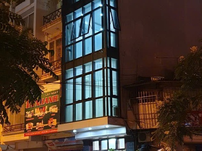 Cho thuê toà nhà mặt phố mới 100   2 mặt tiền đẹp   phố lạc long quân 0