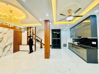 Nhà hồ tùng mậu,hàng xóm vinhomes,cách oto chỉ 30m,dt:38m2x5,mt:4.5m,8ty 2