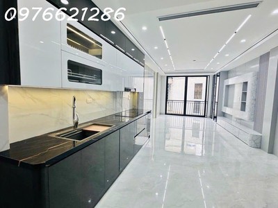 Bán nhà siêu hiếm   phố nguyễn văn cừ   32m    4 tầng   giá 8,x tỷ   ô tô đỗ cổng   gần hồ bồ đề 0